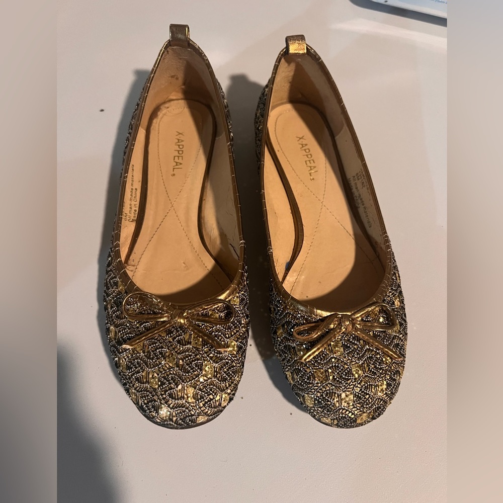 X-APPEAL PAPARAZZI GOLD BALLET FLATS